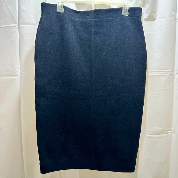 EXPRESS Elegant Black Pencil Skirt NWOT - Picture 3 of 3